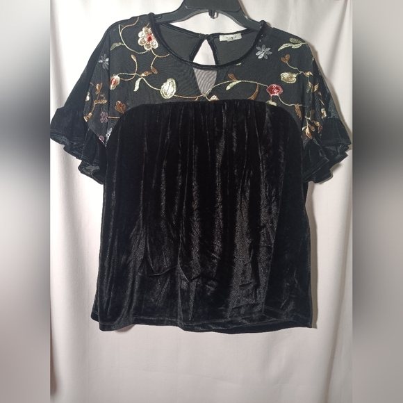 Elegant Black Velvet Skirt - Picture 1 of 8